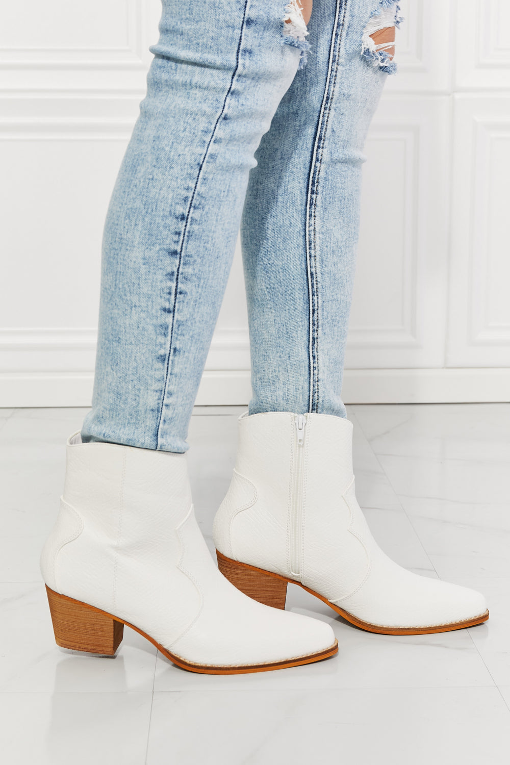 Elegant fashion Town Leather  Boots in White