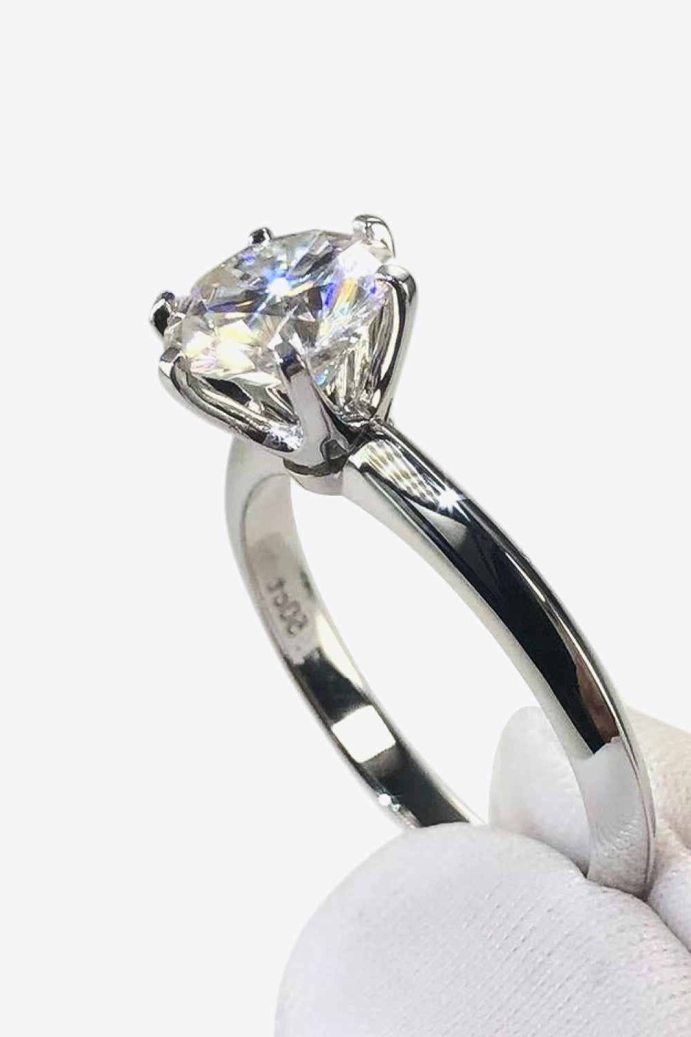 Elegant Fashion  3 Carat Moissanite