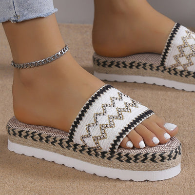 Elegant fashion Weave slippers