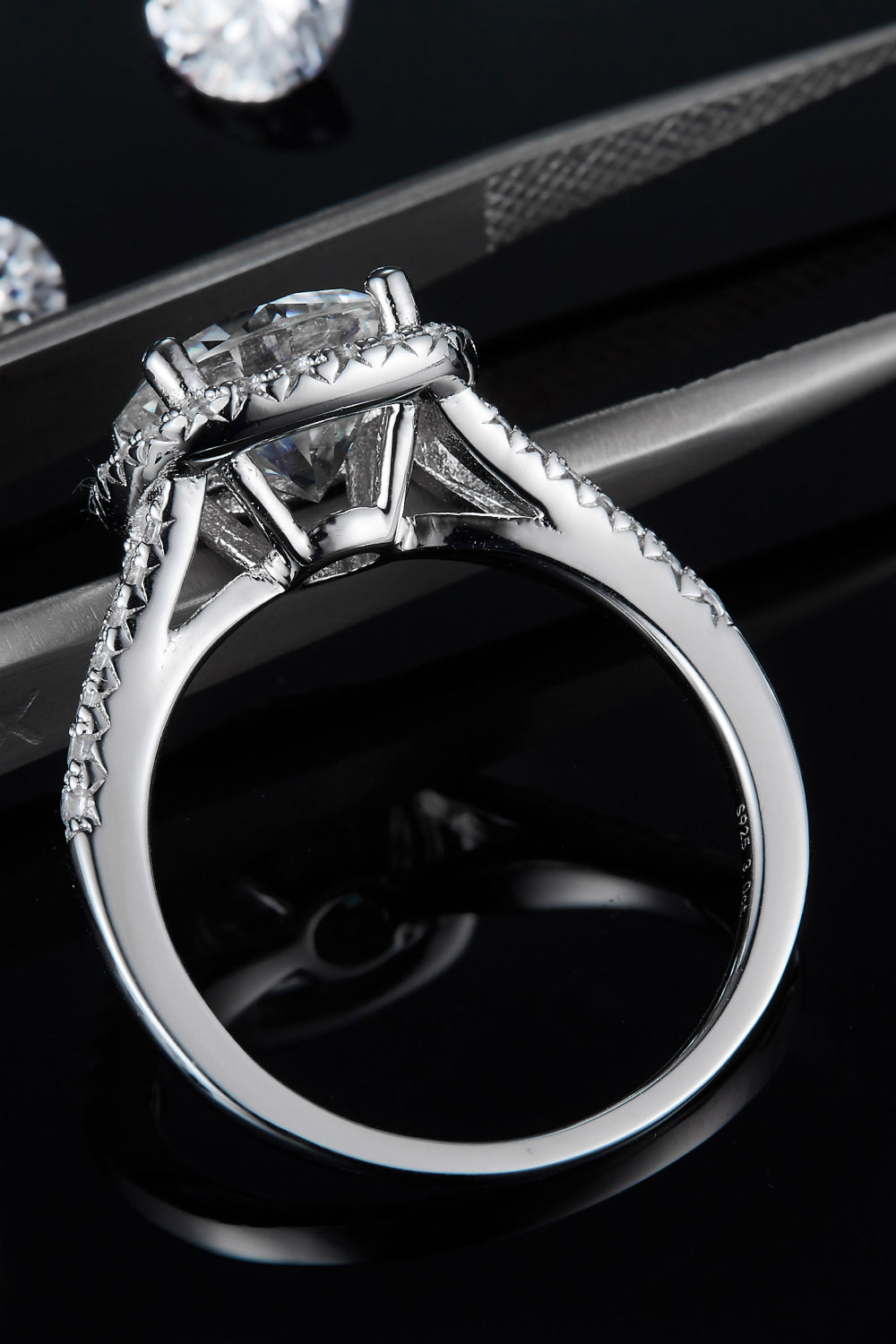 Elegant Fashion  Moissanite Halo Ring