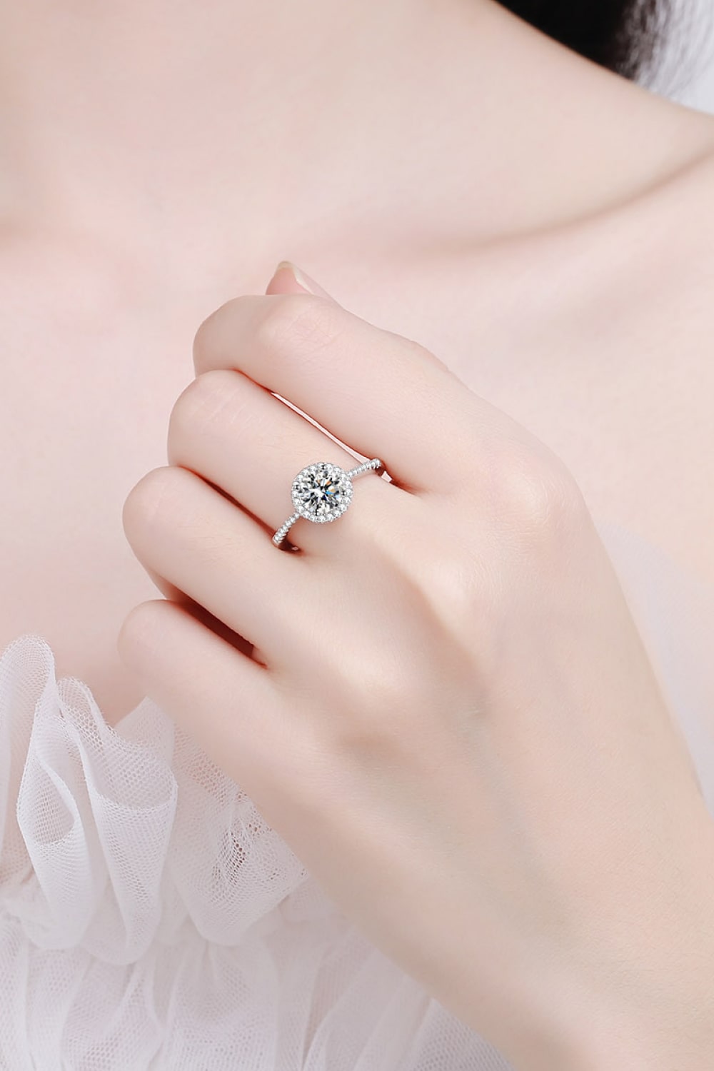 Elegant Fashion Moissanite Ring