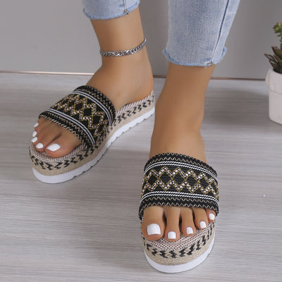 Elegant fashion Weave slippers