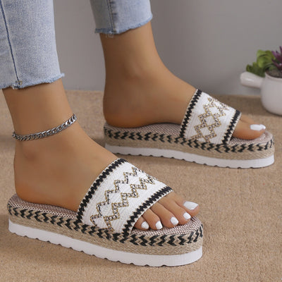 Elegant fashion Weave slippers