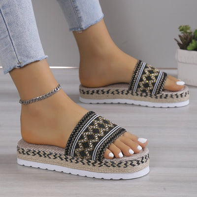 Elegant fashion Weave slippers