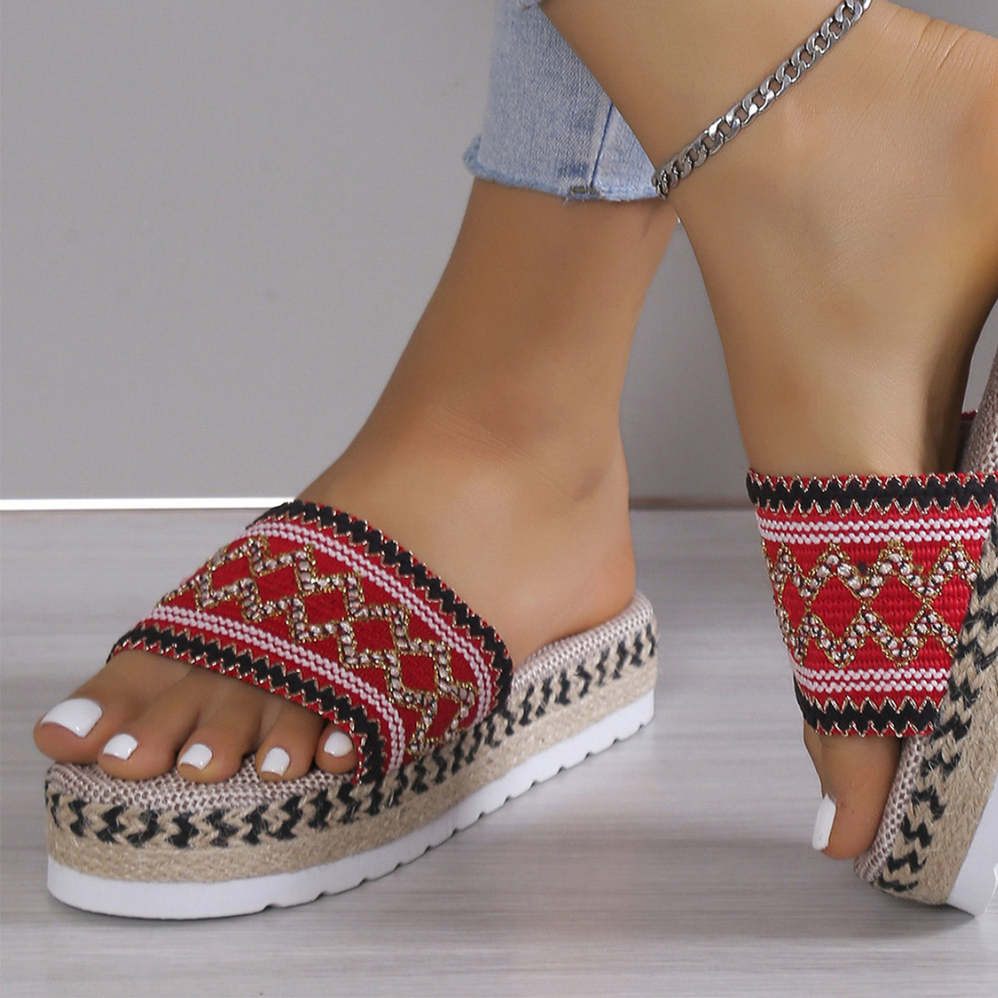 Elegant fashion Weave slippers