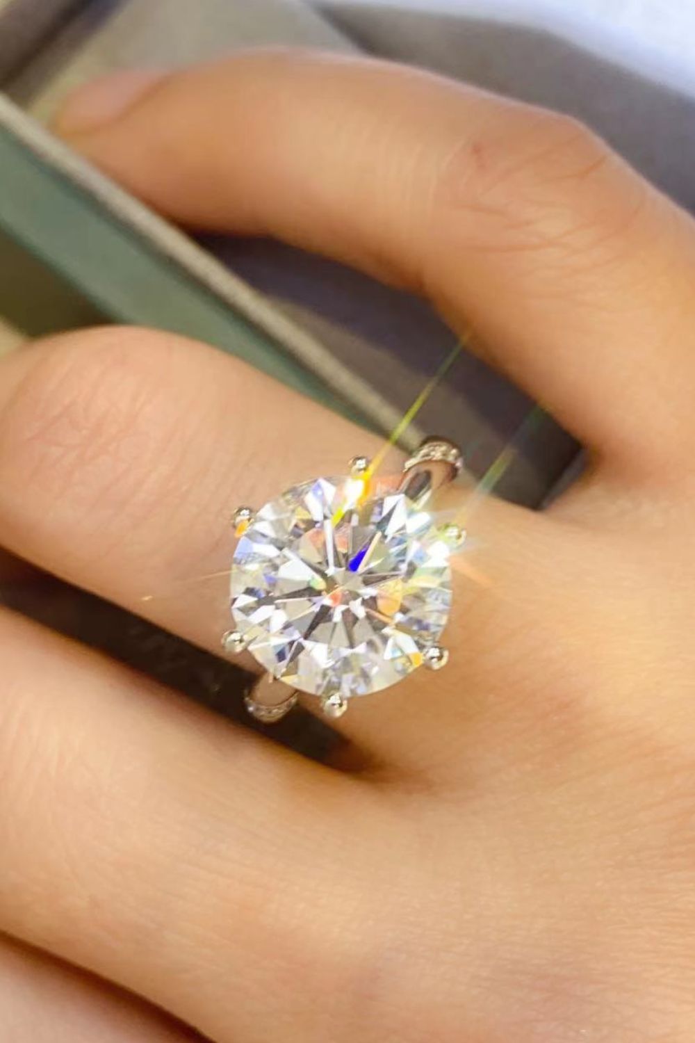 Elegant Fashion Moissanite 6-Prong Ring